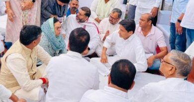 सांसद दीपेन्द्र हुड्डा ने IPS पूरन कुमार के घर पहुँचकर अर्पित की श्रद्धांजलि/सोनिया गांधी द्वारा भेजे शोक संवेदना पत्र को सौंपा*