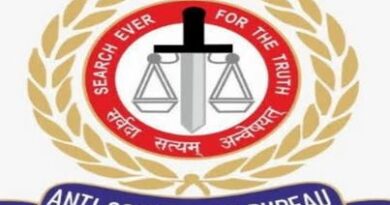 ACB टीम दो पुलिस कर्मचारीयों को रिश्वत लेते रंगे हाथों पकड़ा!*