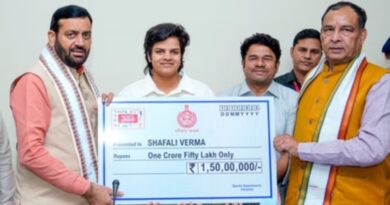 क्रिकेटर शेफाली वर्मा को सीएम नायब सैनी ने साैंपा डेढ़ करोड़ का चेक, महिला आयोग ने बनाया ब्रांड एंबेसडर*