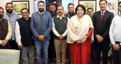 *6 दिनो से हरियाणा में चली आ रही है तहसीलदारों की हड़ताल खत्म / FCR के साथ हुई बैठक में लिया गया निर्णय / कल से काम पर लौटेंगे तहसीलदार व नायब तहसीलदार*