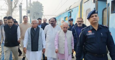 *आज एक बार फिर पानीपत पहुंचे केंद्रीय मंत्री मनोहरलाल खट्टर / पानीपत उपायुक्त वीरेंद्र दहिया औऱ सांसद प्रतिनिधि गजेंद्र सलूजा विशेष रूप से रहे मौजूद*