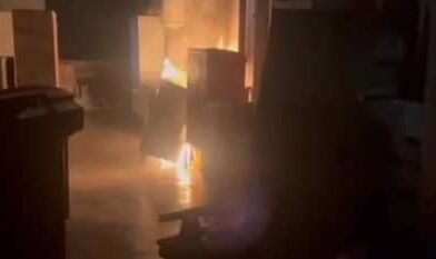 चंडीगढ़ के डीसी ऑफिस में रात के अंधेरे में उठने लगी आग की लपटें/ बुझाने में जुटे दमकल कर्मी*