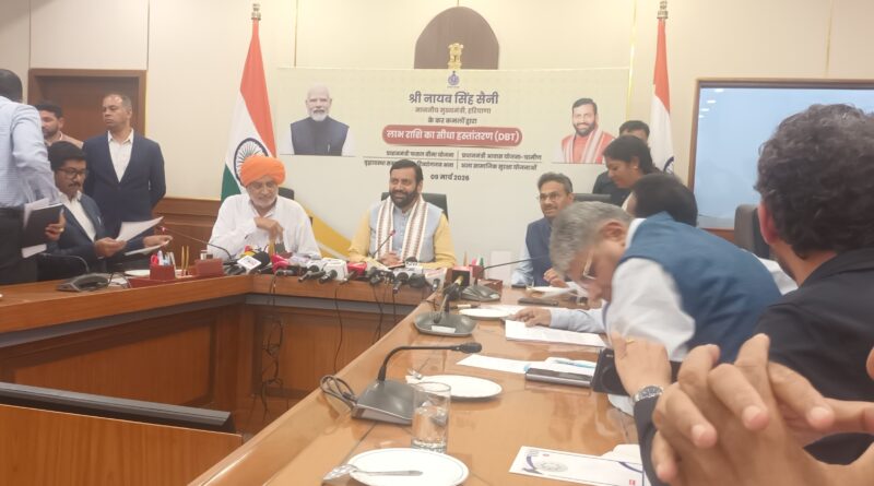 *हरियाणा सीएम नायब सैनी हरियाणा सचिवालय में लाभ राशि का सीधा हस्तातंरण विषय पर प्रेसवार्ता को सम्बोधित करते हुए*