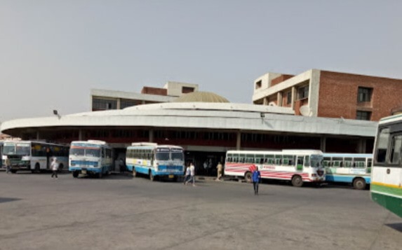 सेक्टर-43 बस स्टैंड से अवैध रूप से चल रही बसों को लेकर चंडीगढ़ गवर्नमेंट ट्रांसपोर्ट यूनियन ने जताया रोष / यूनियन ने प्रशासन पर नजरअंदाज करने के लगाए आरोप*