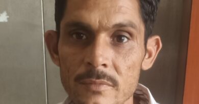 *हरियाणा सिविल सचिवालय चंडीगढ़ में बंदरों के आतंक / सीढ़ियों से आ रहे कर्मचारी पर आठ बंदरो ने हमला कर बुरी तरह से काटा / हस्पताल पहुचे कर्मचारी को टीके लगाकर किया उपचार*