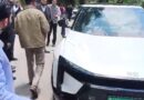 शिमला में मंत्री विक्रमादित्य की गाड़ी का चालान / सील्ड रोड पर प्रदर्शन के दौरान वकीलों ने करवाई कार्रवाई!*