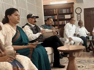 लोकसभा में भी टूट गयी तृणमूल / TMC पार्टी के 20 सांसदों ने NDA को समर्थन देने का किया फैसला / लोकसभा स्पीकर ओम बिरला को भेजा पत्र!*