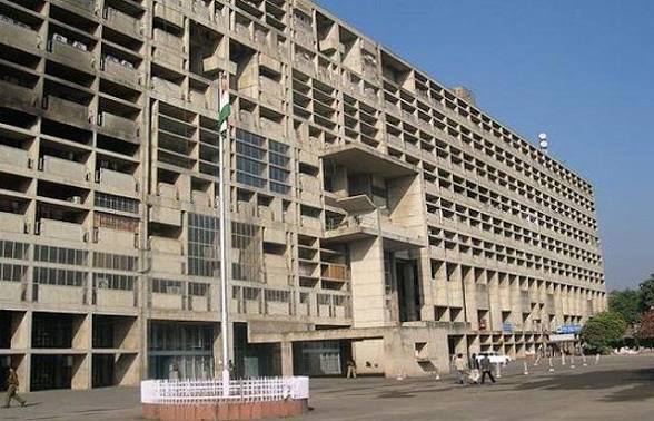हरियाणा सिविल सचिवालय में खुसर-फुसर / सिर्फ 6 को ही क्यों , 60 वर्ष से ऊपर के सभी अधिकारियों तथा कर्मचारियों को हटाया जाए*