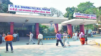 रोहतक PGI प्रशासन ने बड़ी कार्रवाई करते हुए मेंटल हेल्थ विभाग के सीनियर प्रोफेसर डॉ. राजीव गुप्ता को किया सस्पेंड*