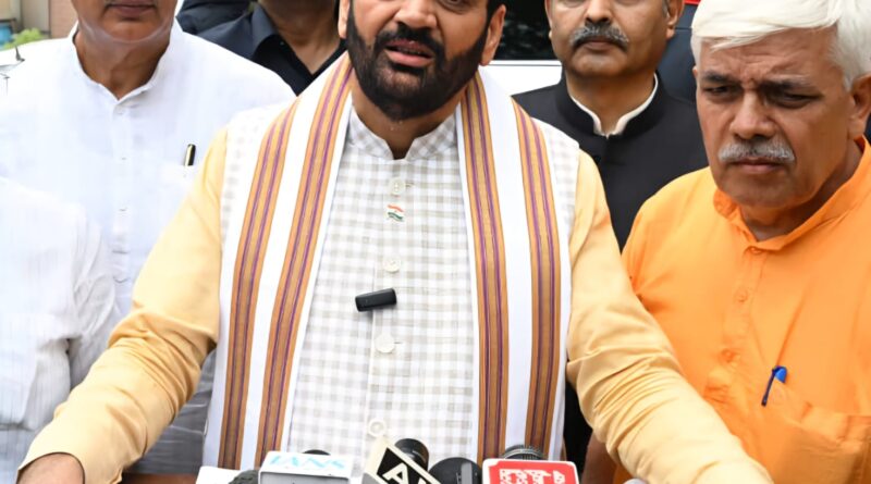 *हरियाणा के मुख्यमंत्री नायब सैनी रोहतक में मीडिया से रूबरू होते हुए / साथ मे विशेष रूप से मौजूद है प्रदेश मीडिया सह प्रभारी शमशेर खरक*
