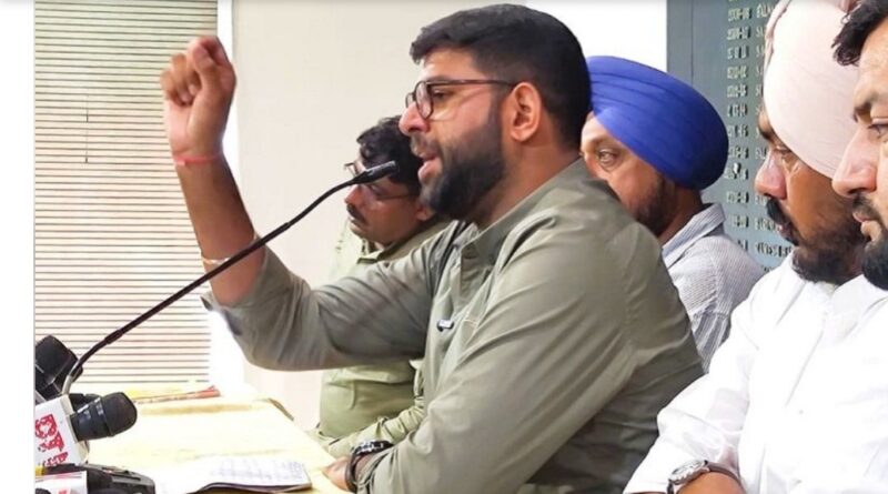 जेजेपी नेता दिग्विजय ने नायब सरकार को घेरते हुए एचटेट मामले में परिणाम से लेकर ओएमआर तक उठाए सवाल*