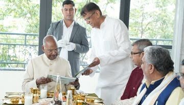 *भाजपा के पूर्व प्रदेशाध्यक्ष एवं राष्ट्रीय सचिव ओमप्रकाश धनखड़ की पुस्तक ”गिव योर बेस्ट” का द्वितीय संस्करण प्रकाशित/ पूर्व राष्ट्रपति कोविंद ने पुस्तक को केवल पढ़ने के लिए ही नहीं, बल्कि जीवन में उतारने योग्य बताया*