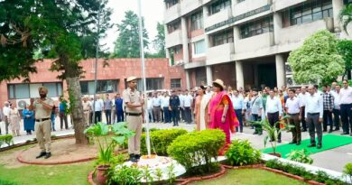*हरियाणा की अतिरिक्त मुख्य सचिव एवं एफसीआर सुमिता मिश्रा ने न्यू सचिवालय सेक्टर 17, चंडीगढ में लंबे समय बाद / हरियाणा स्वतंत्रता दिवस के अवसर पर राष्ट्रीय ध्वज फहराकर राष्ट्र के प्रति अपनी प्रतिबद्धता दोहराई / कहा तिरंगा हमारी एकता और गौरव का प्रतीक*