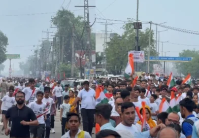 नारनौल की सड़कों पर CM नायब सैनी के साथ तिरंगा लहराकर हजारों कदम एक साथ दौड़े*