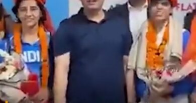 *हरियाणा के खेल मंत्री गौत्तम ने एयरपोर्ट पर पहुंचकर कॉमनवेल्थ के पदक विजेता खिलाड़ियों का किया अभिनंदन*