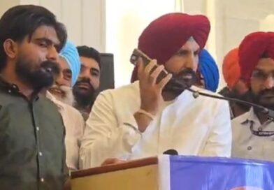 पंजाब कांग्रेस अध्यक्ष राजा वड़िंग ने चन्नी समर्थक को मंच पर बुला कर पूर्व सीएम चन्नी को लगवाया फोन/ कहा-दबाकर लगाओ नारे*