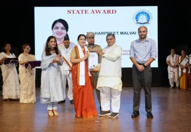 *चंडीगढ़ में शिक्षक दिवस पर राज्यपाल कटारिया ने 16 शिक्षकों को राज्य पुरस्कार से किया सम्मानित*