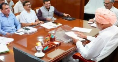 *हरियाणा CM तथा मुख्य सचिव के आदेशों की धज्जियां उड़ाता रिटायर्ड अंडर सेक्रेटरी तरसेम सिंह! / 10 जून को तुरंत प्रभाव से कृषि मंत्री शाम सिंह राणा के कार्यालय से रिटायर्ड अंडर सेक्रेटरी तरसेम सिंह को किया गया था रिलीव! / फिर सिविल सचिवालय में मंत्री के ऑफिस में हो रही महत्वपूर्ण मीटिंग में किस हैसियत से बैठा है रिटायर्ड अंडर सेक्रेटी?/ अधिकारियों तथा कर्मचारियों में खुसर-फुसर/ क्या हरियाणा CM तथा CS के आदेशों की वेल्यू खत्म हो गयी है अथवा CM से बड़ा है कृषिमंत्री का पद!*