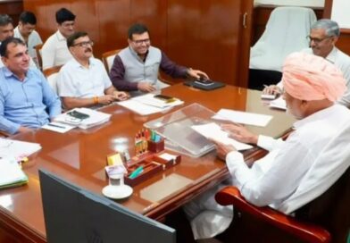 *हरियाणा CM तथा मुख्य सचिव के आदेशों की धज्जियां उड़ाता रिटायर्ड अंडर सेक्रेटरी तरसेम सिंह! / 10 जून को तुरंत प्रभाव से कृषि मंत्री शाम सिंह राणा के कार्यालय से रिटायर्ड अंडर सेक्रेटरी तरसेम सिंह को किया गया था रिलीव! / फिर सिविल सचिवालय में मंत्री के ऑफिस में हो रही महत्वपूर्ण मीटिंग में किस हैसियत से बैठा है रिटायर्ड अंडर सेक्रेटी?/ अधिकारियों तथा कर्मचारियों में खुसर-फुसर/ क्या हरियाणा CM तथा CS के आदेशों की वेल्यू खत्म हो गयी है अथवा CM से बड़ा है कृषिमंत्री का पद!*