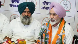 आम आदमी पार्टी को पंजाब में बड़ा झटका / CM भगवंत मान के पूर्व ओएसडी मनजीत सिंह सिद्धू ने थामा कांग्रेस का दामन*
